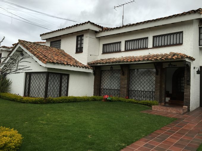 Casa en Malibú – Bogotá con estilo